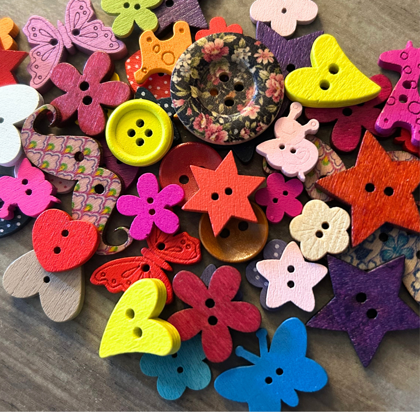 Super Cute Randomly Mixed Buttons - 10 - 35mm / 45 pieces
